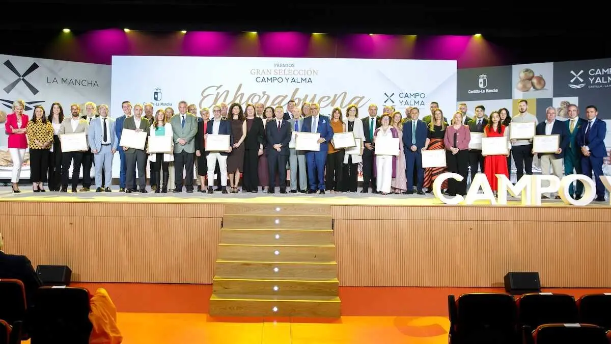 El presidente de Castilla-La Mancha, Emiliano Garc&iacute;a-Page, ha presidido en Quintanar del Rey (Cuenca) la entrega de los Premios Gran Selecci&oacute;n Campo y Alma 2026.