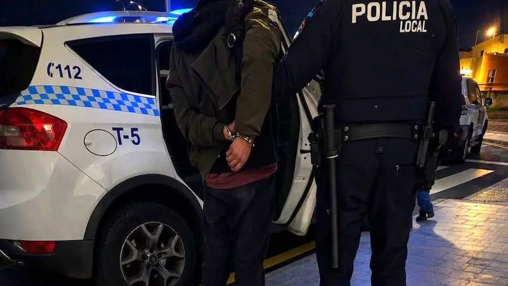 Detenido en Cuenca por agredir al due&ntilde;o de un bar y a dos polic&iacute;as