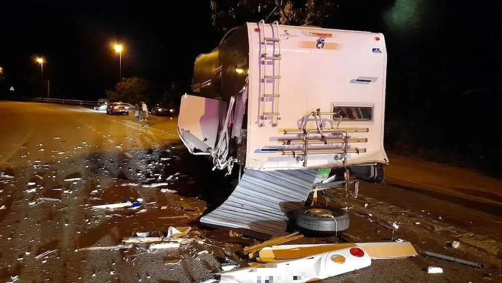 Imagen de archivo de un accidente de tr&aacute;fico con una autocaravana implicada