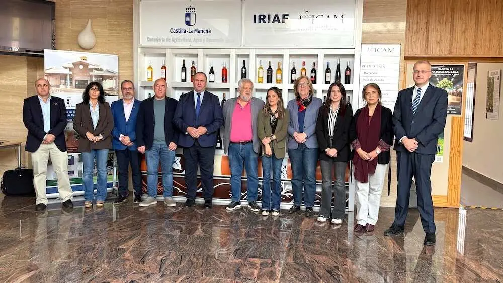 El consejero de Agricultura, Ganader&iacute;a y Desarrollo Rural, Juli&aacute;n Mart&iacute;nez Liz&aacute;n, preside el Consejo de Direcci&oacute;n del IRIAF