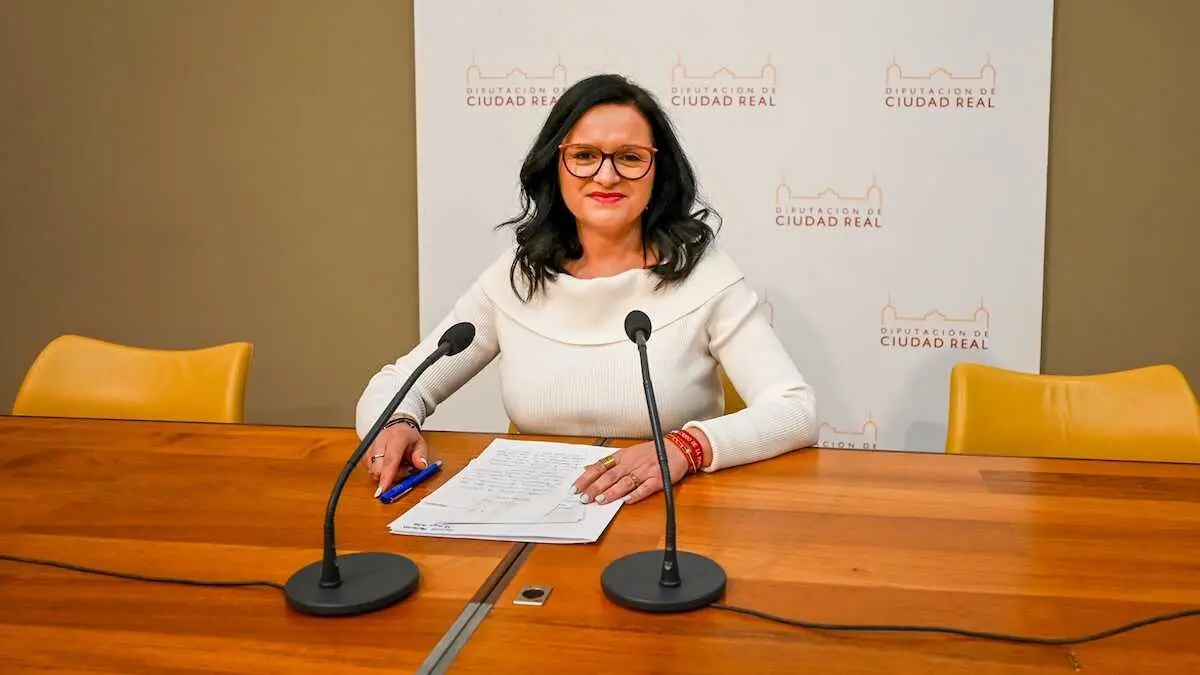 La portavoz del equipo de Gobierno de la Diputaci&oacute;n de Ciudad Real, Roc&iacute;o Zarco, en rueda de prensa