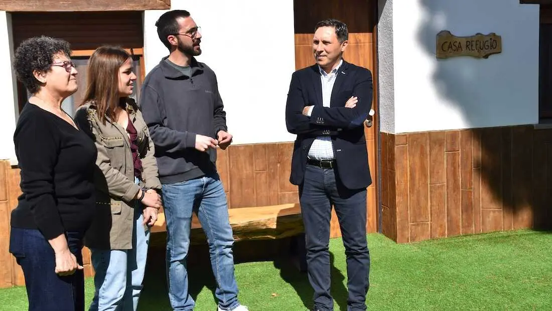 El presidente de la Diputaci&oacute;n de Cuenca, &Aacute;lvaro Mart&iacute;nez Chana, este lunes en su visita a La Pesquera.