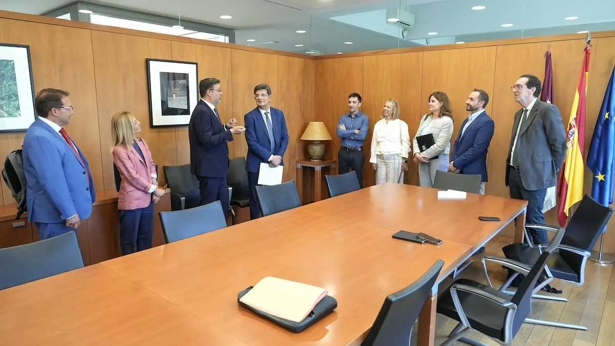 El consejero de Educaci&oacute;n, Cultura y Deportes de Castilla-La Mancha, Amador Pastor, se ha reunido con el rector de la Universidad de Alcal&aacute; de Henares (UAH), Carmelo Garc&iacute;a.