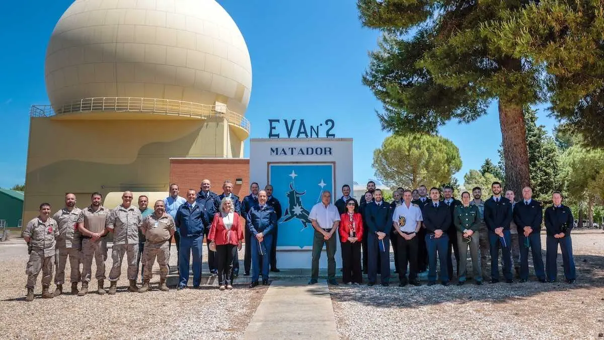 La ministra de Defensa, Margarita Robles, durante su visita el EVA 2 de Villatobas (Toledo)