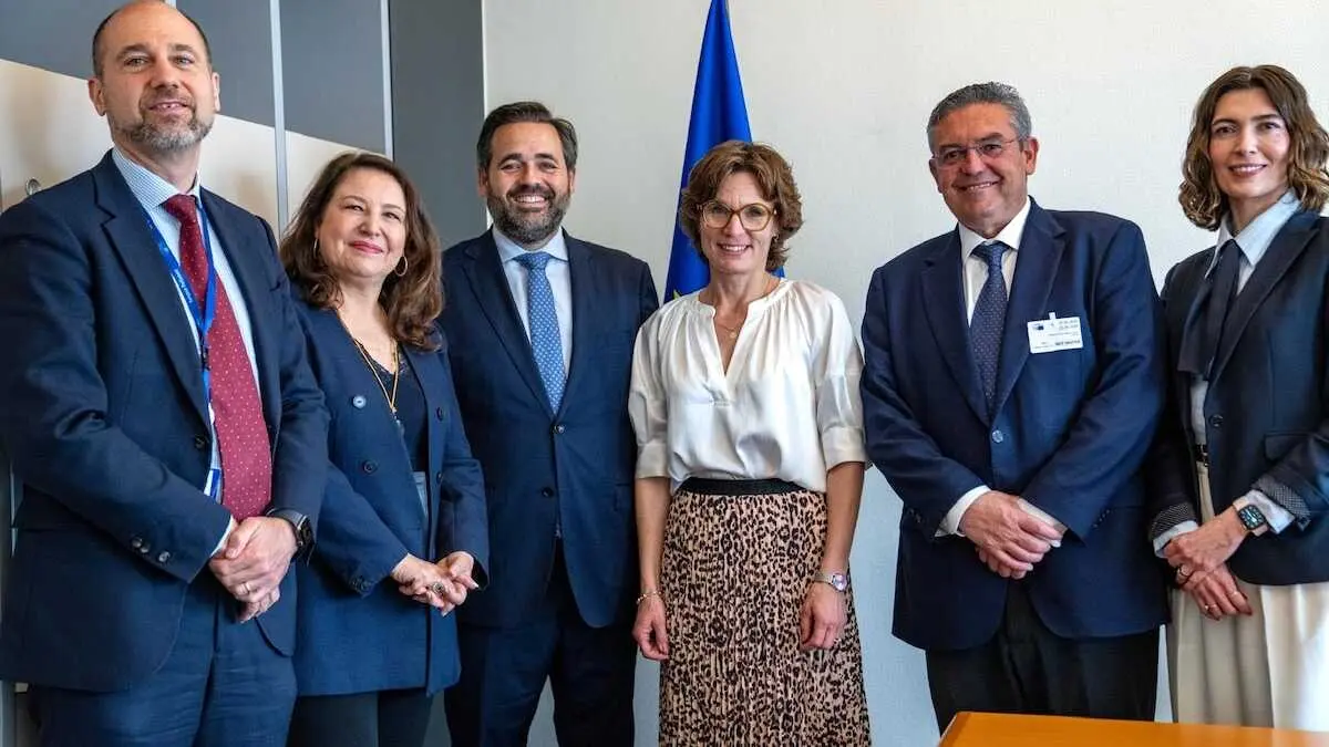 El presidente del PP de Castilla-La Mancha, Paco N&uacute;&ntilde;ez, se ha reunido en Estrasburgo con la comisaria de Medio Ambiente, Resiliencia H&iacute;drica y Econom&iacute;a Circular Competitiva, Jessika Roswall.
