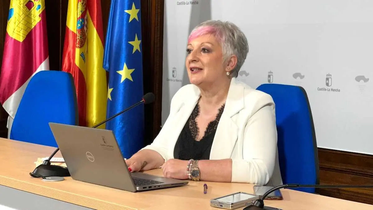 La delegada de la Junta en la provincia de Guadalajara, Rosa Mar&iacute;a Garc&iacute;a, en rueda de prensa.