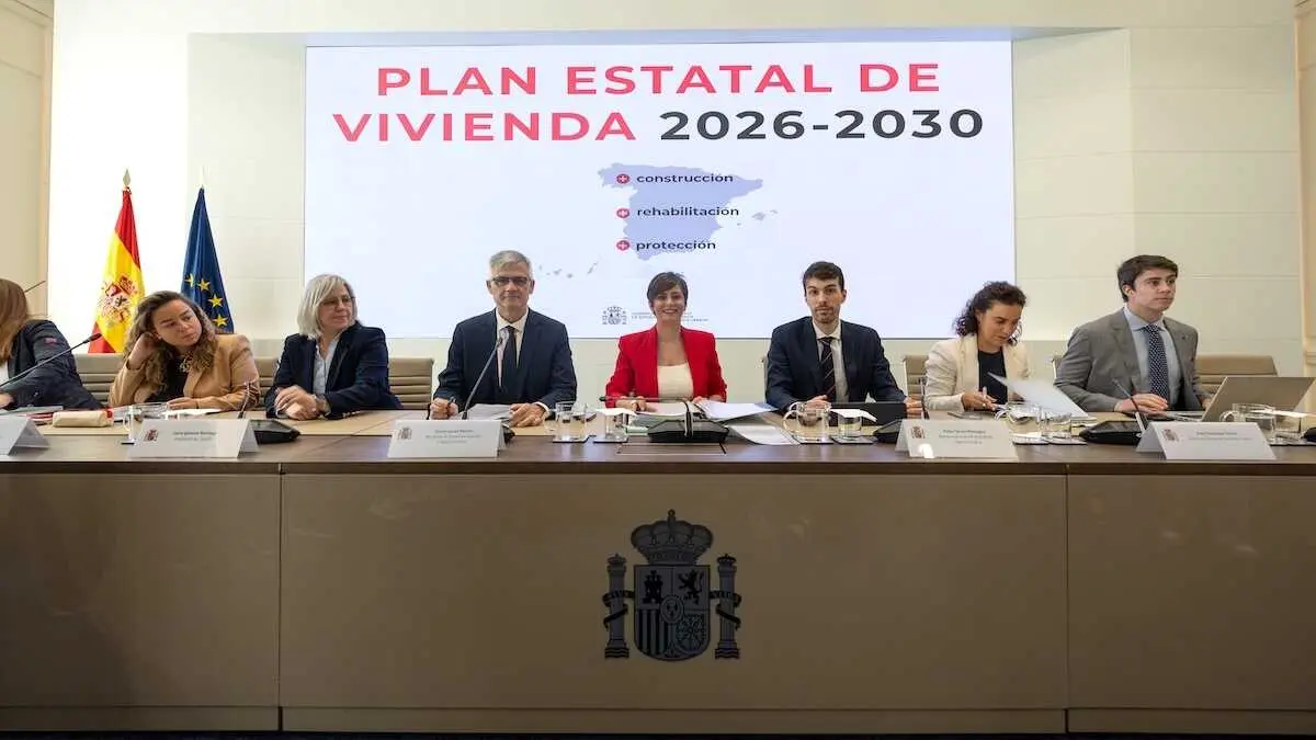 La ministra de Vivienda y Agenda Urbana, Isabel Rodr&iacute;guez (c), durante la reuni&oacute;n de la Conferencia Sectorial de Vivienda y Agenda Urbana.