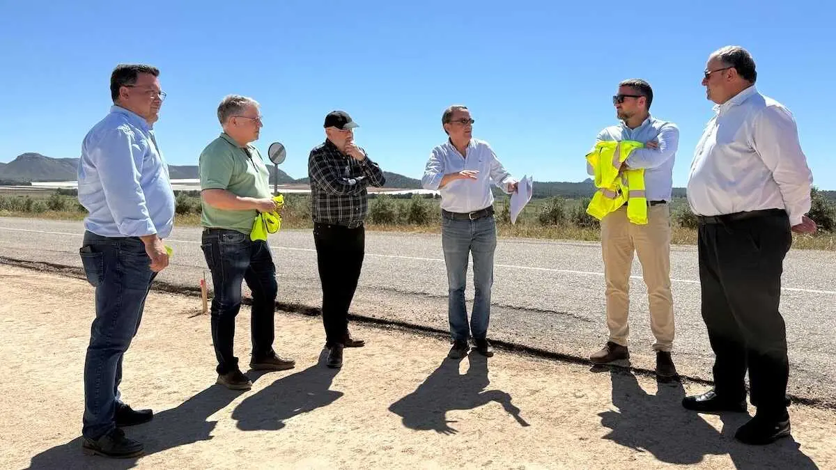 Visita a las obras de mejora de la carretera CM-3262 en Hell&iacute;n (Albacete).