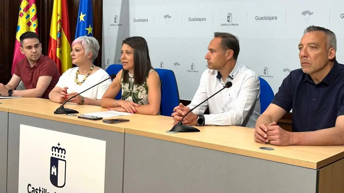 La consejera de Bienestar Social, B&aacute;rbara Garc&iacute;a Torijano (c), presenta en la Delegaci&oacute;n de la Junta en Guadalajara los datos provinciales del Servicio de Ayuda a Domicilio y del Marco de Concertaci&oacute;n para 2026.