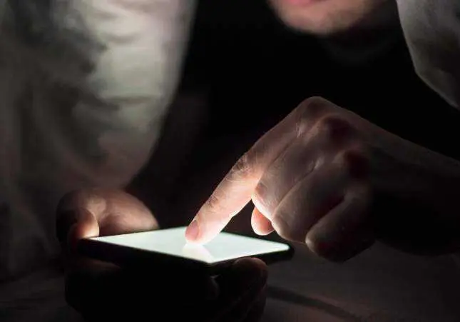 La estafa por SMS que enga&ntilde;a a sus v&iacute;ctimas con un enlace fraudulento, estafa, ciberestafa, m&oacute;vil, mensaje,