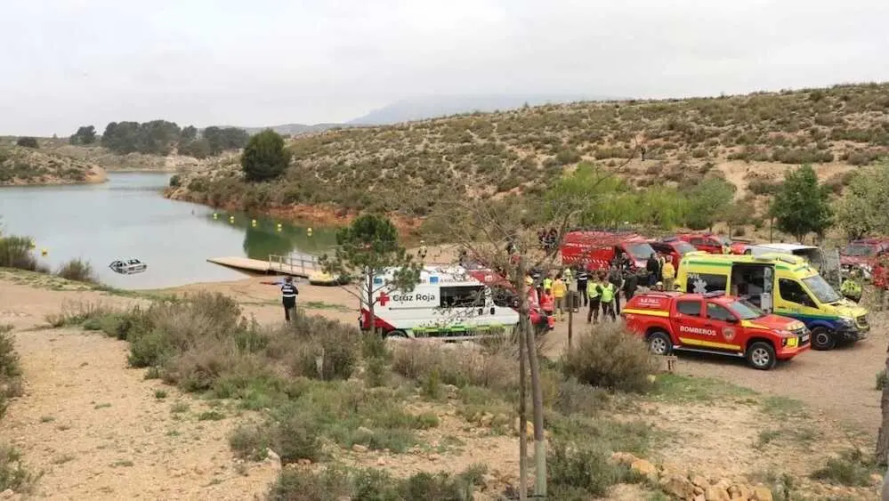 Dispositivo de b&uacute;squeda en el pantano de Almansa (Albacete) - Fotograf&iacute;a: La Tinta de Almansa