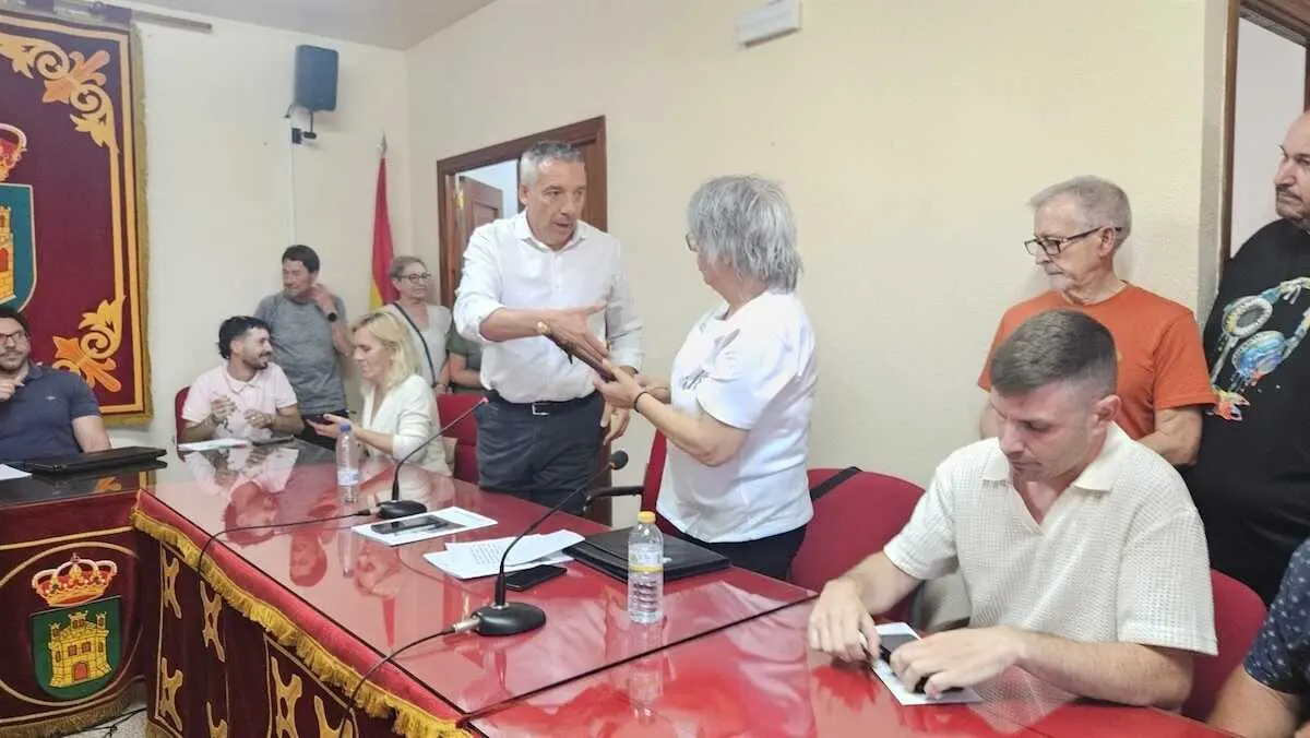Carmen Bl&aacute;zquez, nueva alcaldesa de Pioz (Guadalajara) tras prosperar una moci&oacute;n de censura.