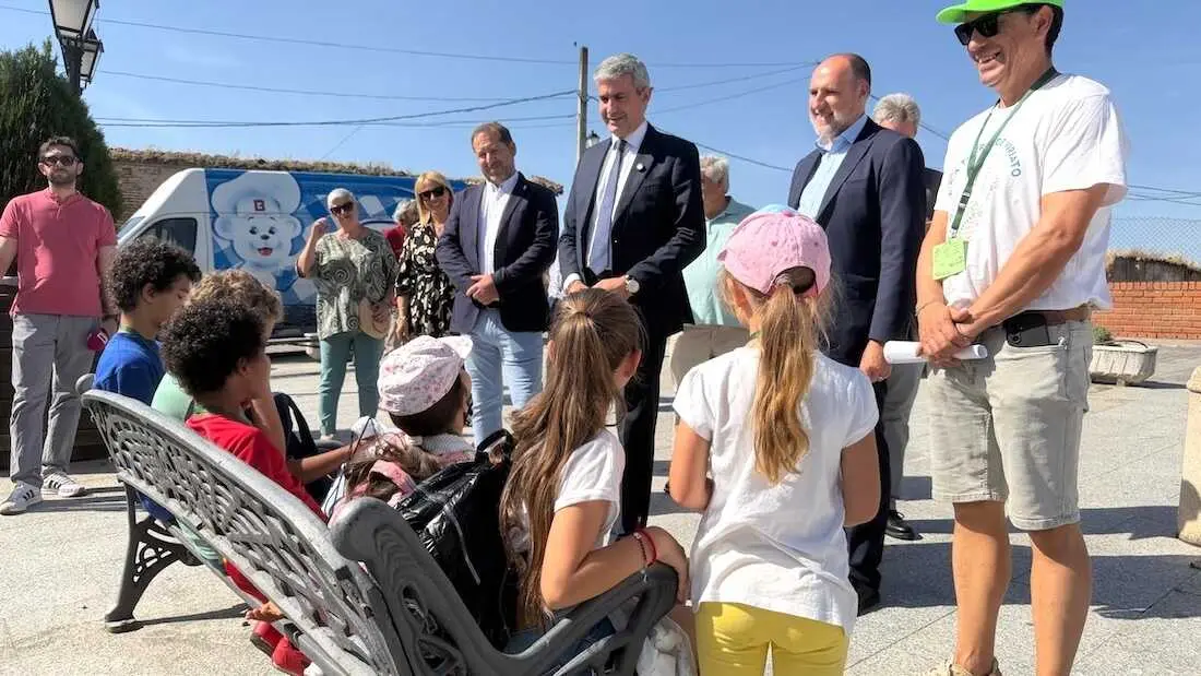 El delegado de la Junta en la provincia de Toledo, &Aacute;lvaro Guti&eacute;rrez, en su visita a la localidad de Cardiel de los Montes
