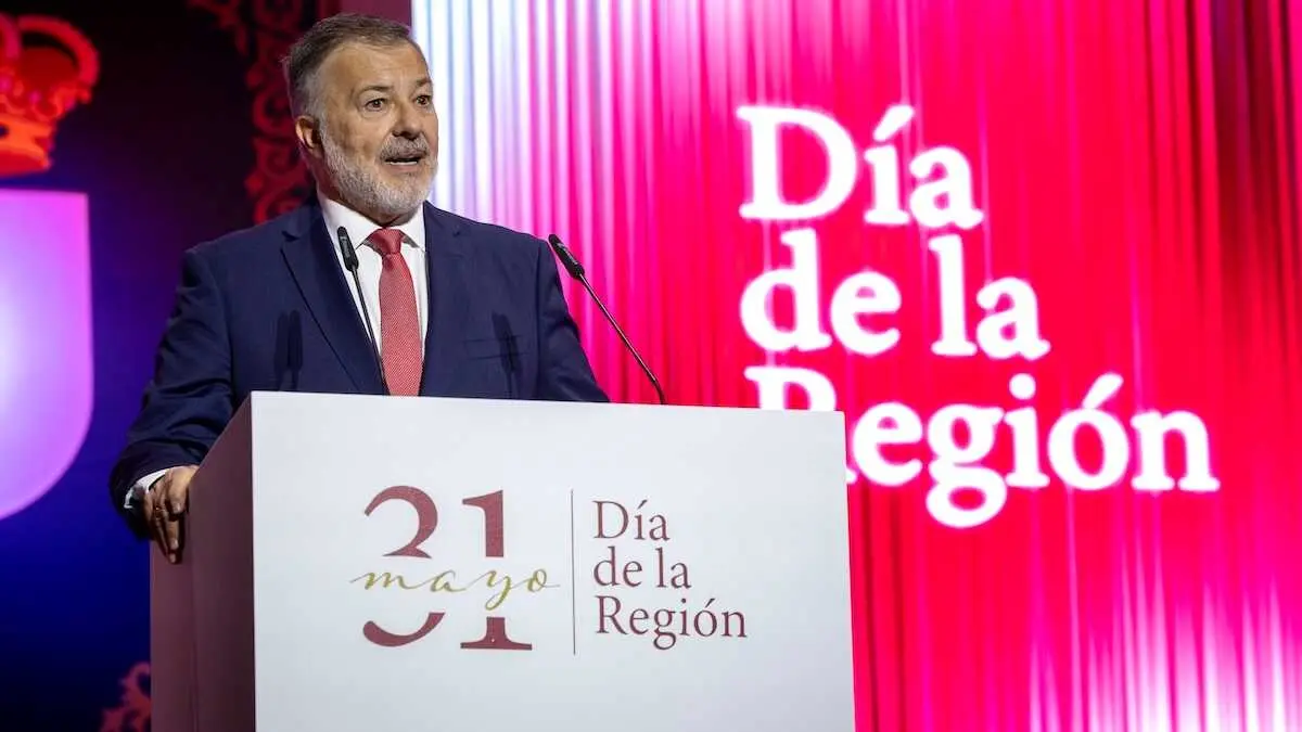 El alcalde de Cuenca, Dar&iacute;o Dolz, interviene en el acto institucional del D&iacute;a de Castilla-La Mancha que se celebra en el Teatro Auditorio &lsquo;Jos&eacute; Luis Perales&rsquo; de la capital conquense.