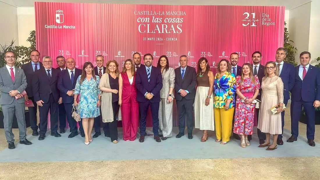 El presidente del PP de Castilla-La Mancha, Paco N&uacute;&ntilde;ez, junto a parlamentarios regionales en el acto institucional del D&iacute;a de la Regi&oacute;n celebrado en Cuenca.