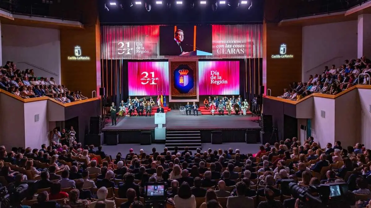 El Teatro Auditorio 'Jos&eacute; Luis Perales' de Cuenca ha acogido este 31 de mayo de 2026 el acto institucional del D&iacute;a de Castilla-La Mancha.