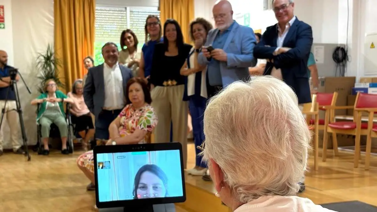 Castilla-La Mancha refuerza con robots la autonom&iacute;a de dependientes