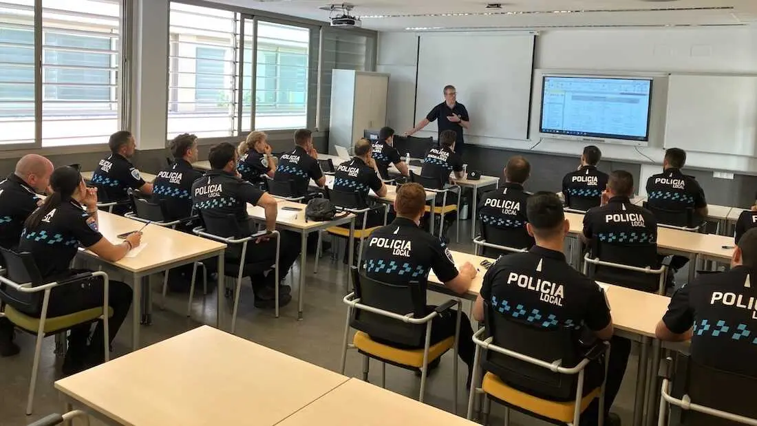 Castilla-La Mancha forma a sus polic&iacute;as para detectar fraudes y fallos en la ITV