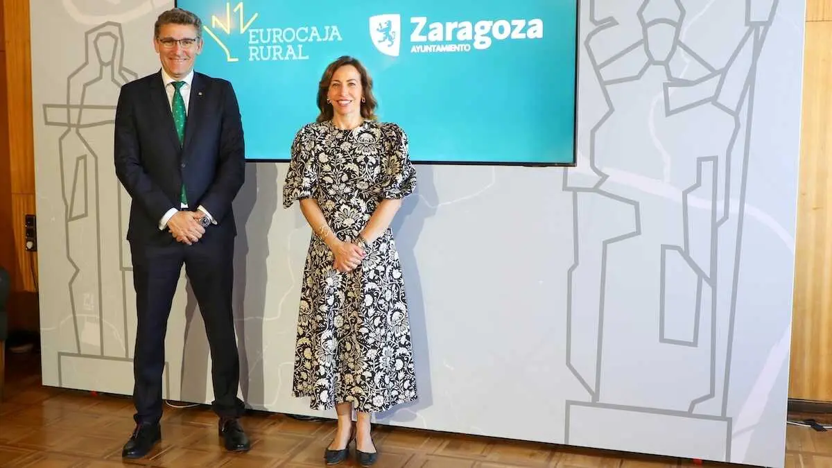 El director general de Eurocaja Rural, V&iacute;ctor Manuel Mart&iacute;n L&oacute;pez, realiz&oacute;&nbsp;una visita institucional al Ayuntamiento de Zaragoza, donde fue recibido por la alcaldesa, Natalia Chueca Mu&ntilde;oz