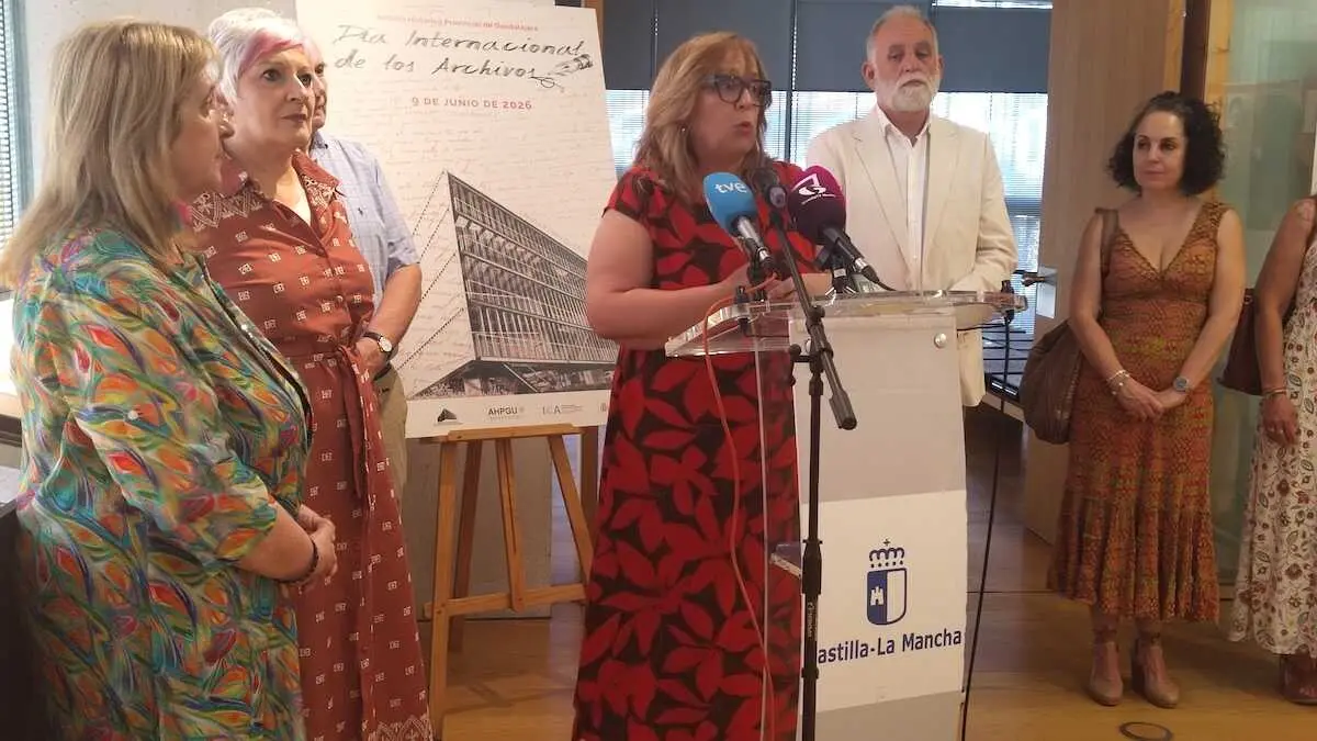 La viceconsejera de Cultura, Carmen Teresa Olmedo, en su intervenci&oacute;n con motivo del D&iacute;a Internacional de los Archivos 2026 en Guadalajara.