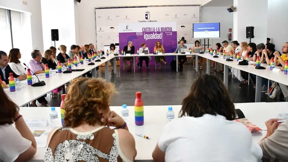 Castilla-La Mancha crea el Consejo Regional LGTBI con 110 municipios
