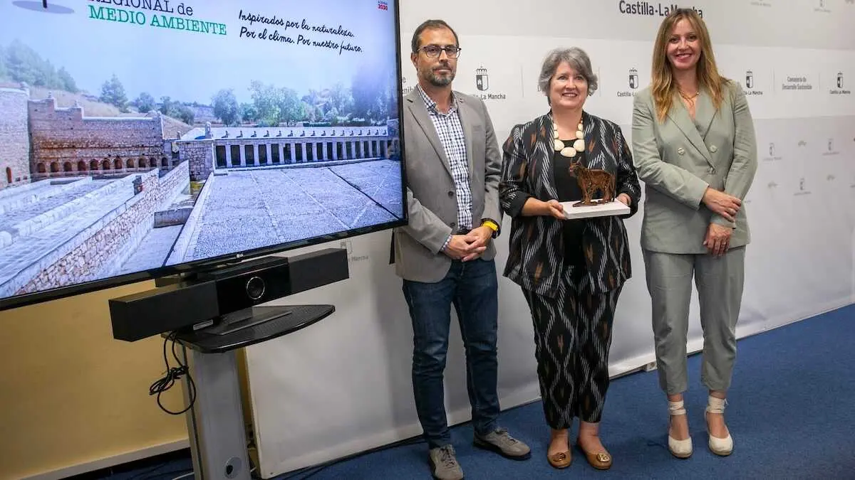 La consejera de Desarrollo Sostenible, Mercedes G&oacute;mez (c), ha informado de los reconocimientos del Premio Regional de Medio Ambiente 2026.