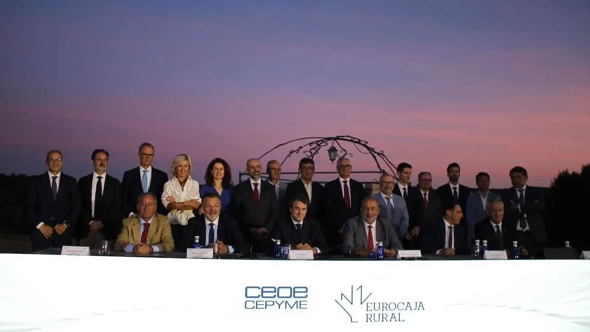 Imagen de familia de la Asamblea General de CEOE-Cepyme Cuenca celebrada este jueves