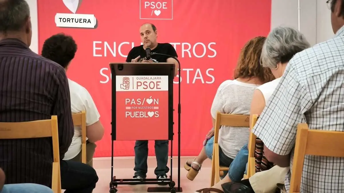 El secretario general del PSOE de Guadalajara y presidente de las Cortes de Castilla-La Mancha, Pablo Bellido, durante su intervenci&oacute;n este s&aacute;bado en un acto del partido en Tortuera.