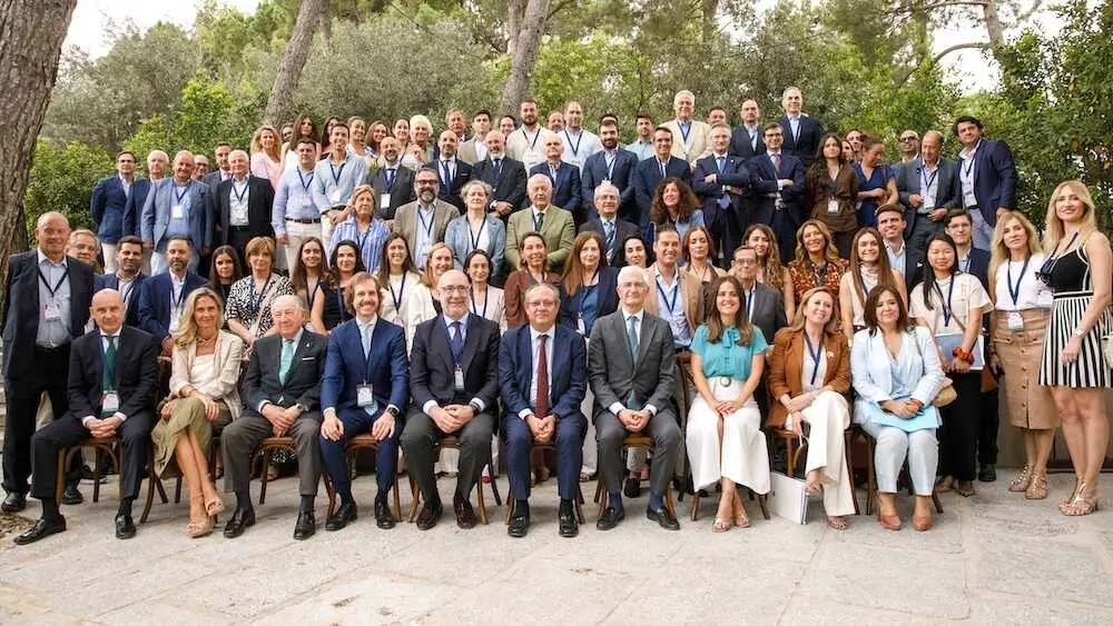 El consejero de Hacienda, Administraciones P&uacute;blicas y Transformaci&oacute;n Digital, Juan Alfonso Ruiz Molina, clausura la Asamblea General de la Asociaci&oacute;n de la Empresa Familiar de Castilla-La Mancha (AEFCLM).