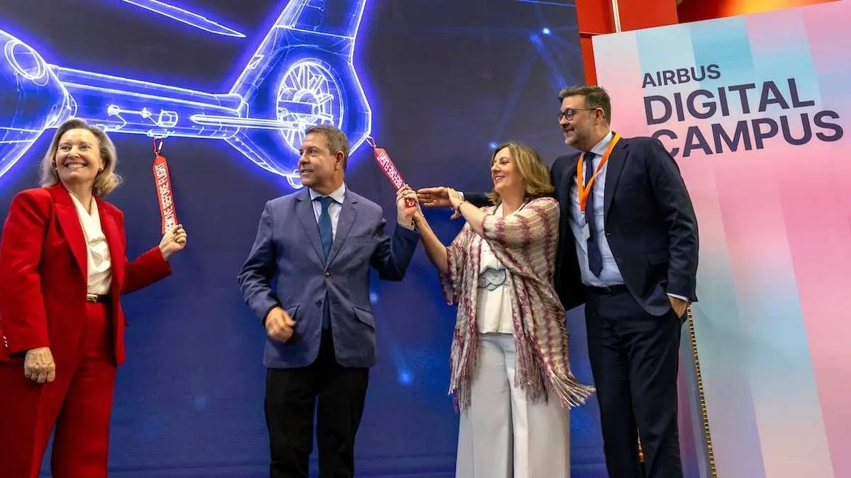 El presidente de Castilla-La Mancha, Emiliano Garc&iacute;a-Page, inaugura el Airbus Digital Campus en el Parque Cient&iacute;fico y Tecnol&oacute;gico de Castilla-La Mancha.