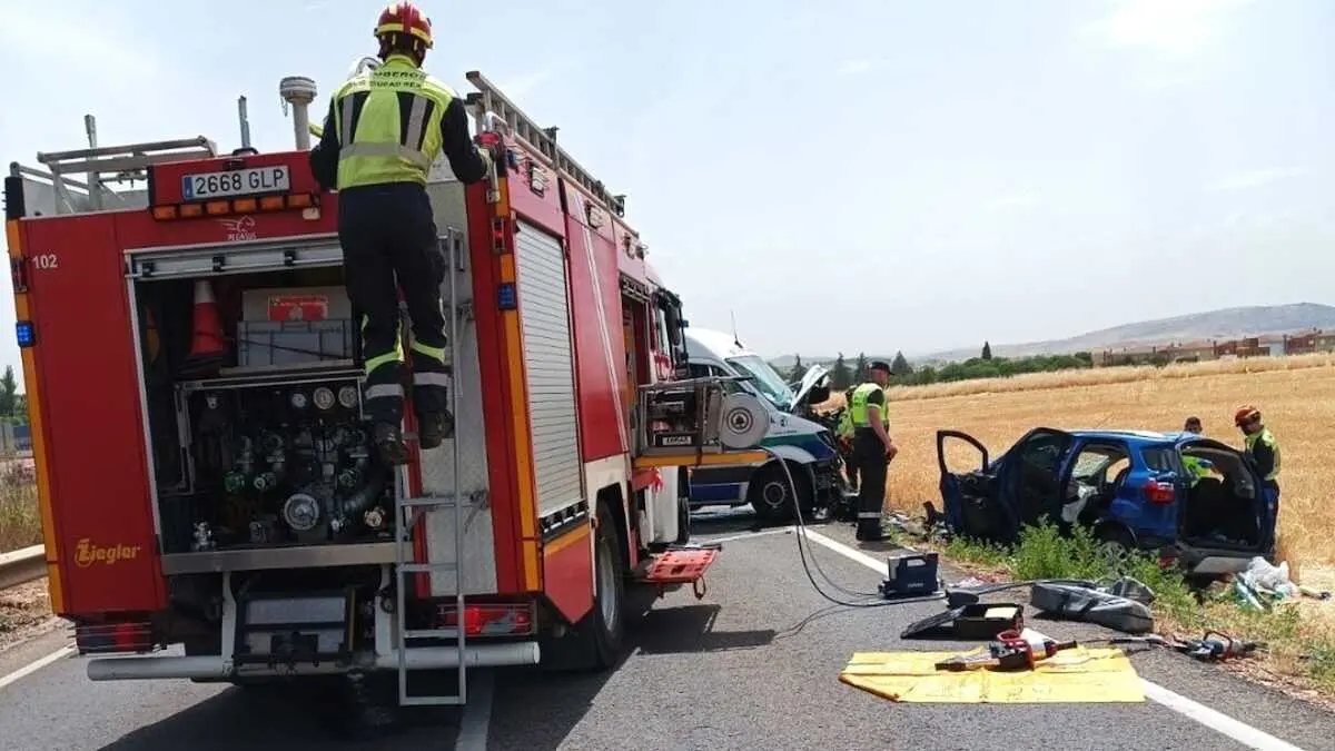 Dos heridos tras chocar una ambulancia y un turismo en Poblete (Ciudad Real)