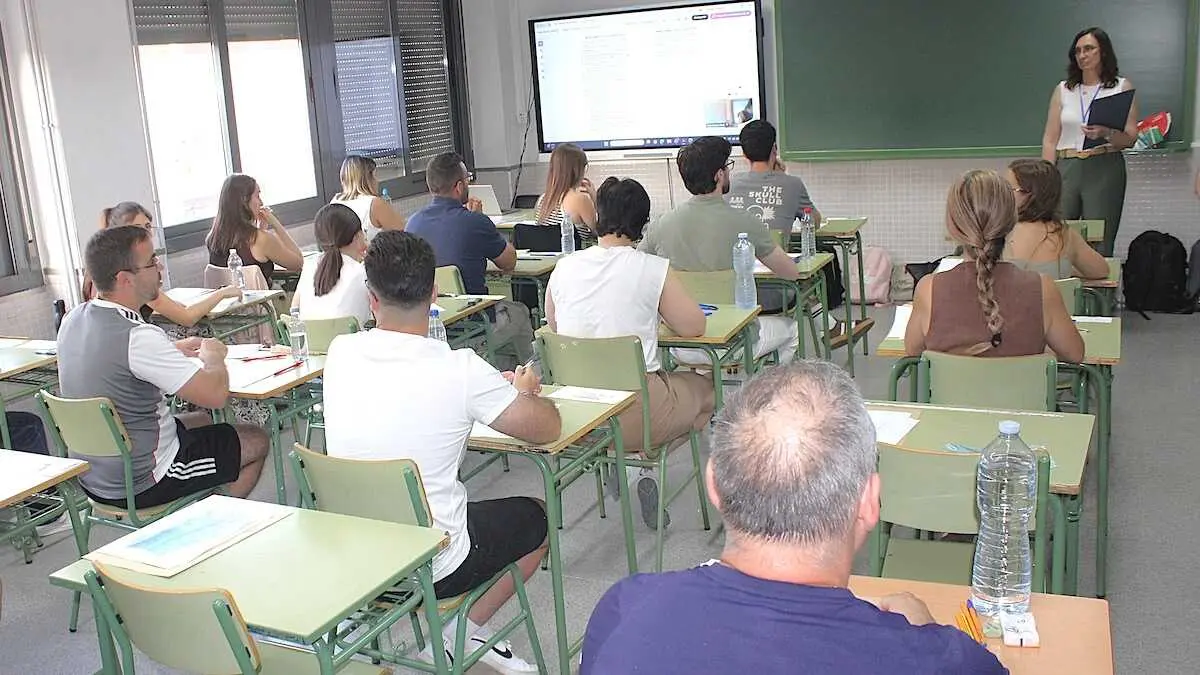 M&aacute;s de 7.100 aspirantes optan a 543 plazas de maestro en Castilla-La Mancha en las oposiciones que se celebran este fin de semana en la comunidad aut&oacute;noma.