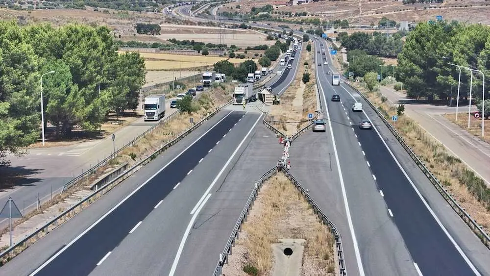 Cortada la A-3 sentido Madrid a la altura de Belinch&oacute;n (Cuenca) por el vuelco de un tr&aacute;iler