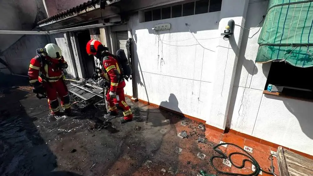 Tres afectados por humo en un incendio en una azotea de Albacete