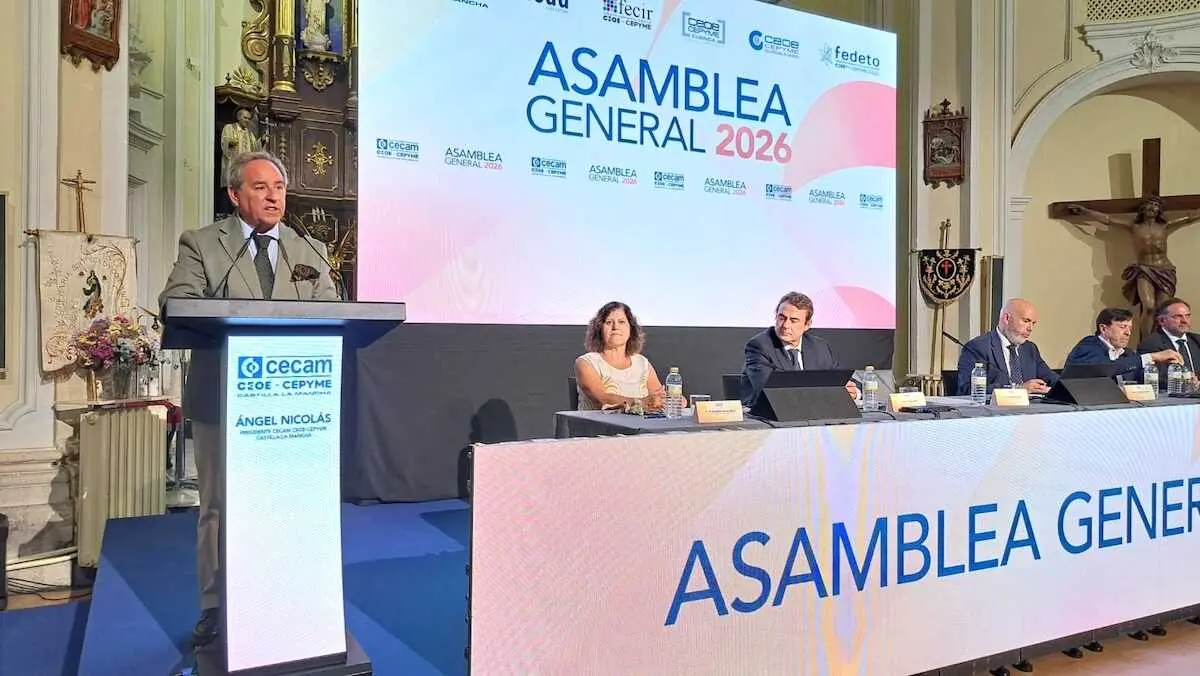 El presidente de la patronal castellanomanchega Cecam, &Aacute;ngel Nicol&aacute;s, durante su intervenci&oacute;n en la Asamblea General celebrada en Cuenca.
