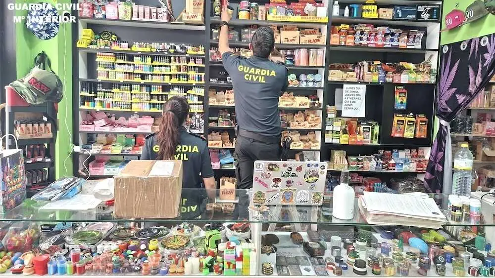 Seis investigados en Cuenca por vender droga en tiendas y m&aacute;quinas