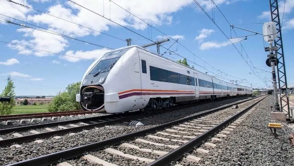 El Gobierno prorroga el tren de proximidad entre Madrid e Illescas, avant, tren, ferrocarril, renfe, catenaria,