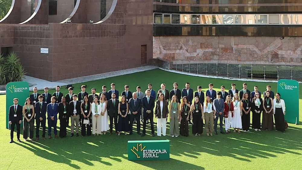 Eurocaja Rural inicia sus pr&aacute;cticas de verano con 93 universitarios