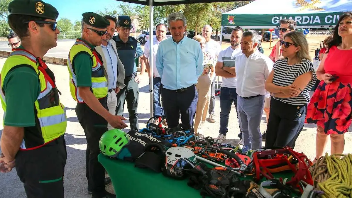 El delegado del Gobierno en Castilla-La Mancha, Jos&eacute; Pablo Sabrido, ha presentado el dispositivo de seguridad de la Guardia Civil con motivo del refuerzo estival para la campa&ntilde;a de ba&ntilde;o en el Parque Natural de Las Lagunas de Ruidera.