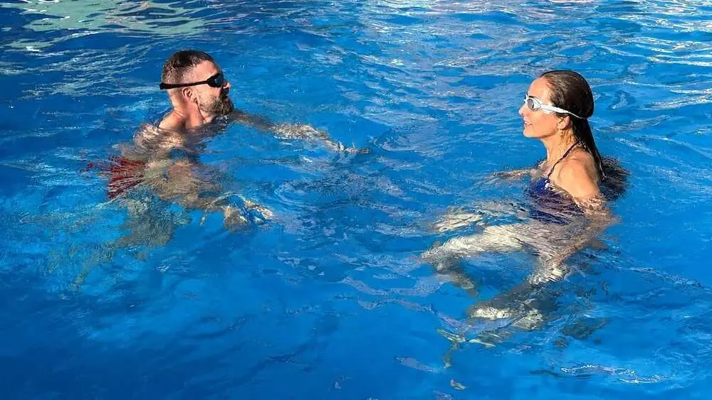 La Junta alerta del riesgo de lesiones oculares por sol y piscinas