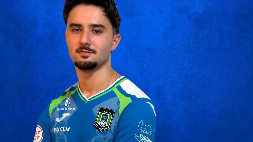 El Vi&ntilde;a Albali Valdepe&ntilde;as ficha a Adri&aacute;n Tapias por dos temporadas