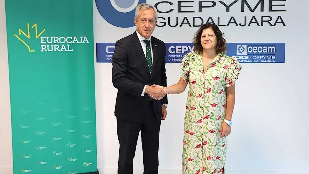 El presidente de Eurocaja Rural, Javier L&oacute;pez Mart&iacute;n, y la presidenta de CEOE-Cepyme Guadalajara, Mar&iacute;a Soledad Garc&iacute;a Oliva.