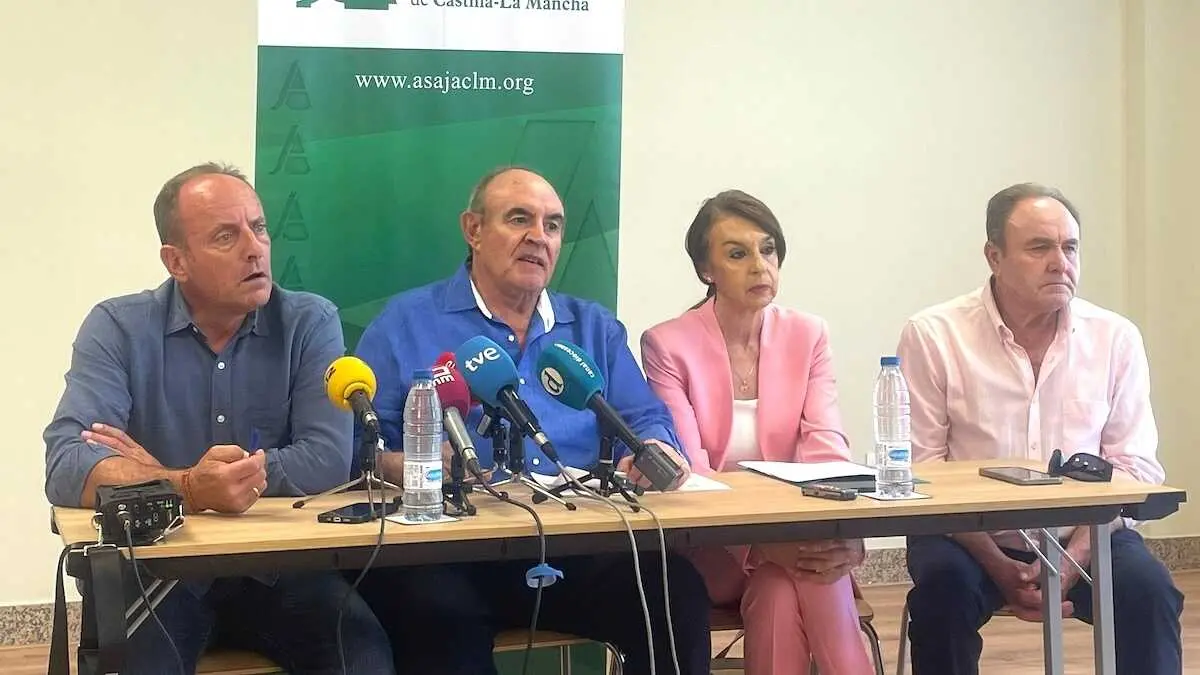 El presidete de Asaja Castilla-La Mancha, Jos&eacute; Mar&iacute;a Fresneda, durante la rueda de prensa que ha ofrecido este mi&eacute;rcoles en Toledo.