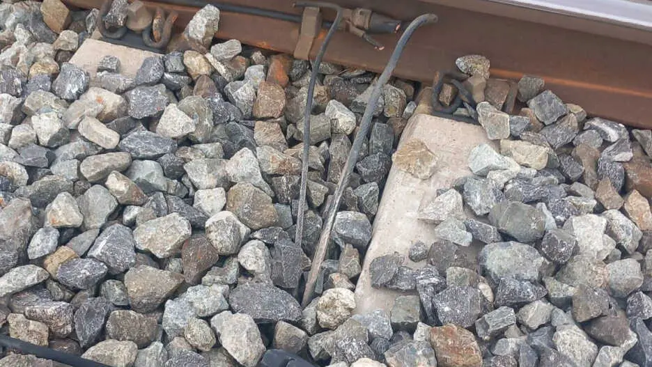 Adif refuerza la vigilancia tras 3 robos de cable en el AVE en 5 d&iacute;as