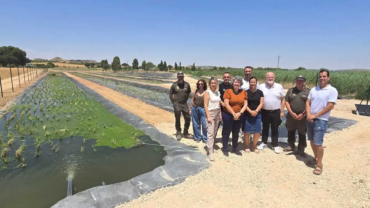 La consejera de Desarrollo Sostenible de Castilla-La Mancha, Mercedes G&oacute;mez, en su visita a la Reserva Natural Laguna Salada de P&eacute;trola (Albacete).