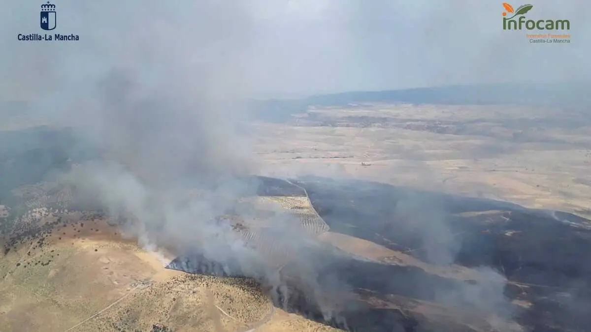 Un incendio forestal confina Hinojosas y Cabezarrubias en Ciudad Real