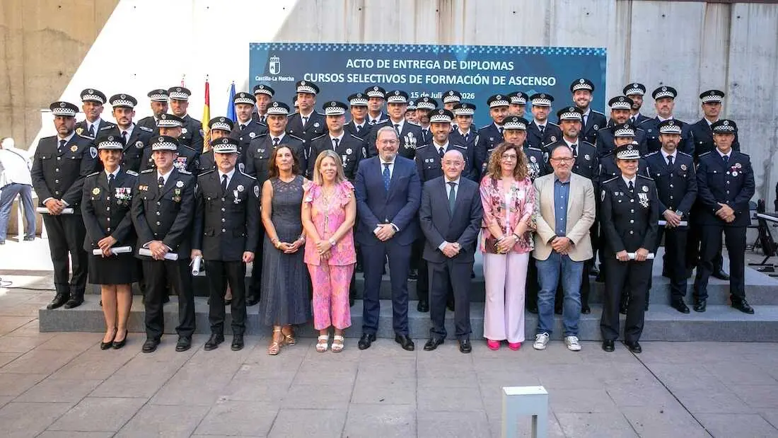 El viceconsejero de Administraci&oacute;n Local y Coordinaci&oacute;n Administrativa, Eusebio Robles, ha presidido el acto institucional de clausura de los cursos selectivos de formaci&oacute;n de ascenso para polic&iacute;as locales.