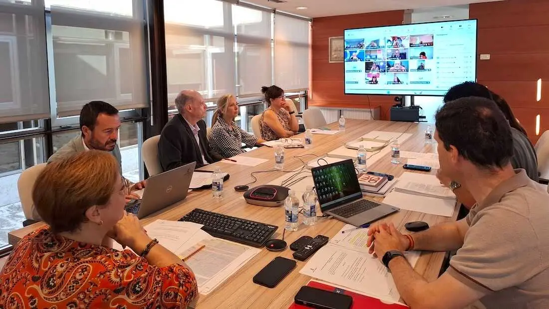 En la imagen un instante de la reuniones del Consejo Asesor de Servicios Sociales y de la Comisi&oacute;n para el Di&aacute;logo Civil con la Mesa del Tercer Sector Social