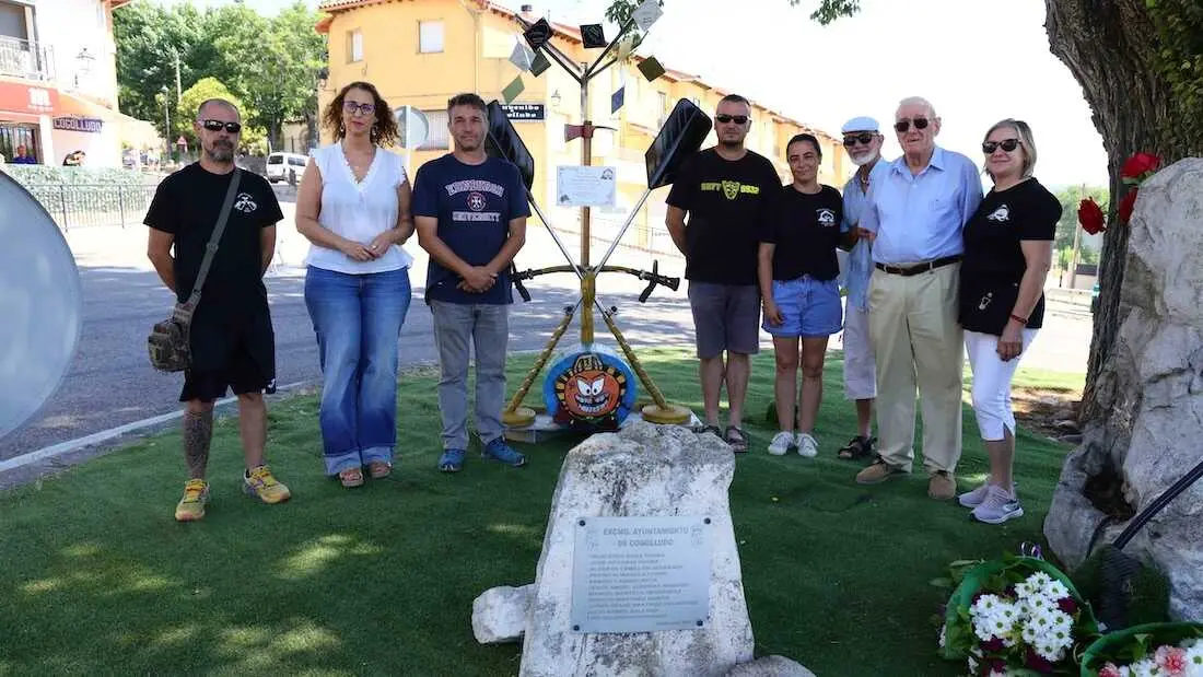 Cogolludo (Guadalajara) recuerda a los once del ret&eacute;n mientras arde La Mierla
