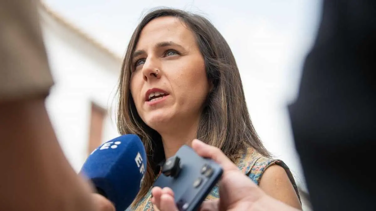 La secretaria general de Podemos, Ione Belarra, atendiendo a los medios este s&aacute;bado en su visita al Festival Internacional de Teatro Cl&aacute;sico de Almagro (Ciudad Real) - EP/Eusebio Garc&iacute;a del Castillo